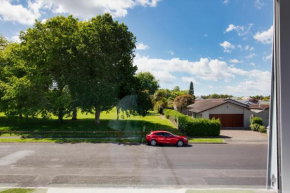 Modern 3 Bedroom House Close to Chartwell Center